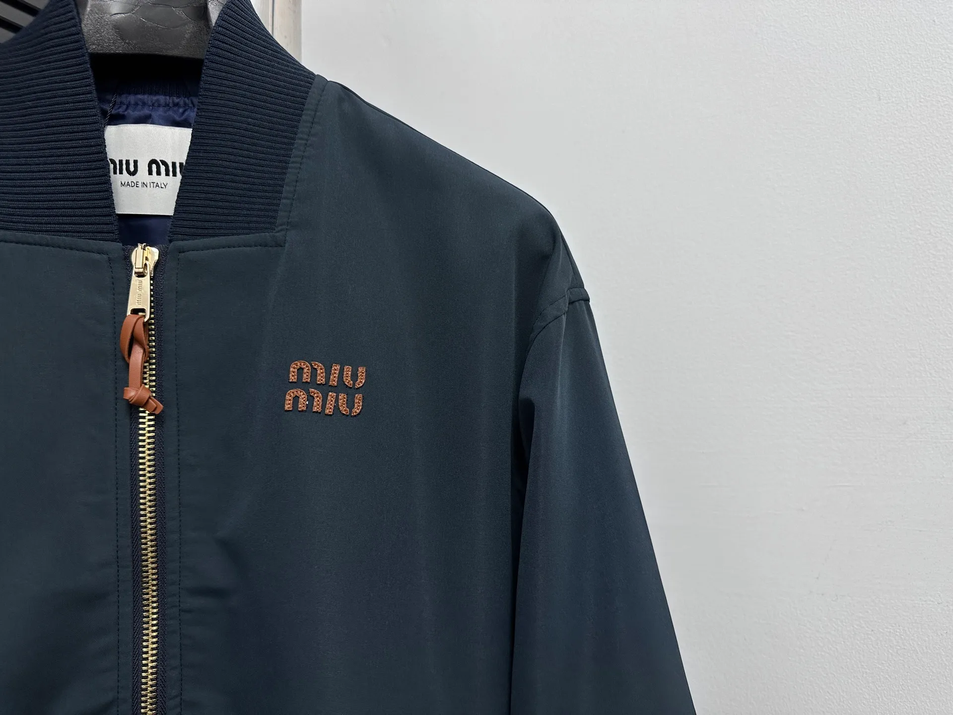 【MIU MIU】 ， ， 。 ， ，Wear-Resistant 。 Breathable ， 。 ， ， ， 、 。 。 。 ， ， 。 、 ， 。 ， ， Same Style ， ， ， ， Same Style！ Size：38 40 42 44
