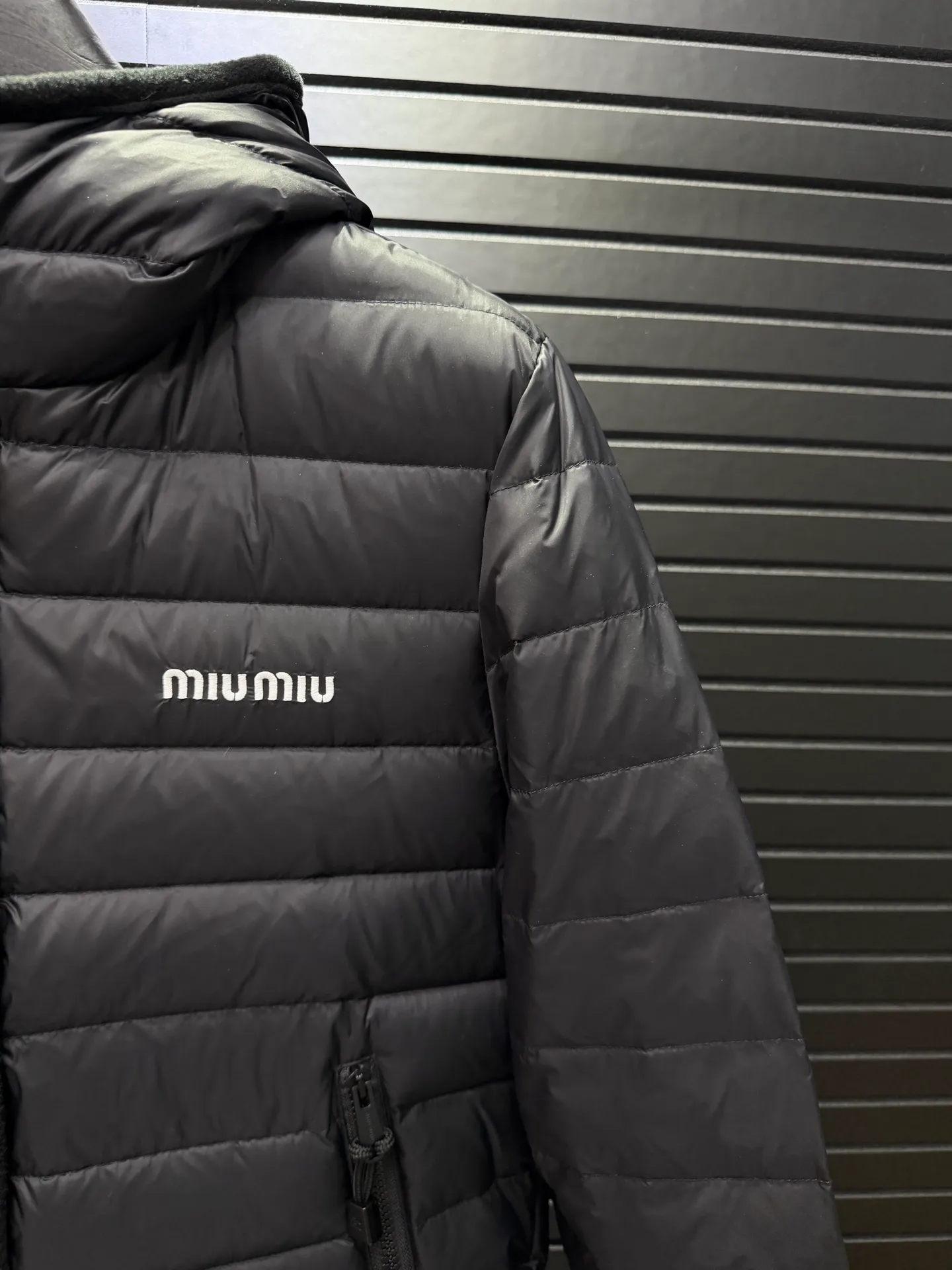 Miu Miu 【 ， 】 New Arrival 。 Black ， 。 Green Black ， 。 Classic MIUMIU ， 。 ， ， 。 ， ， ，1:1 。 ！ ： Green Black Size：s m L