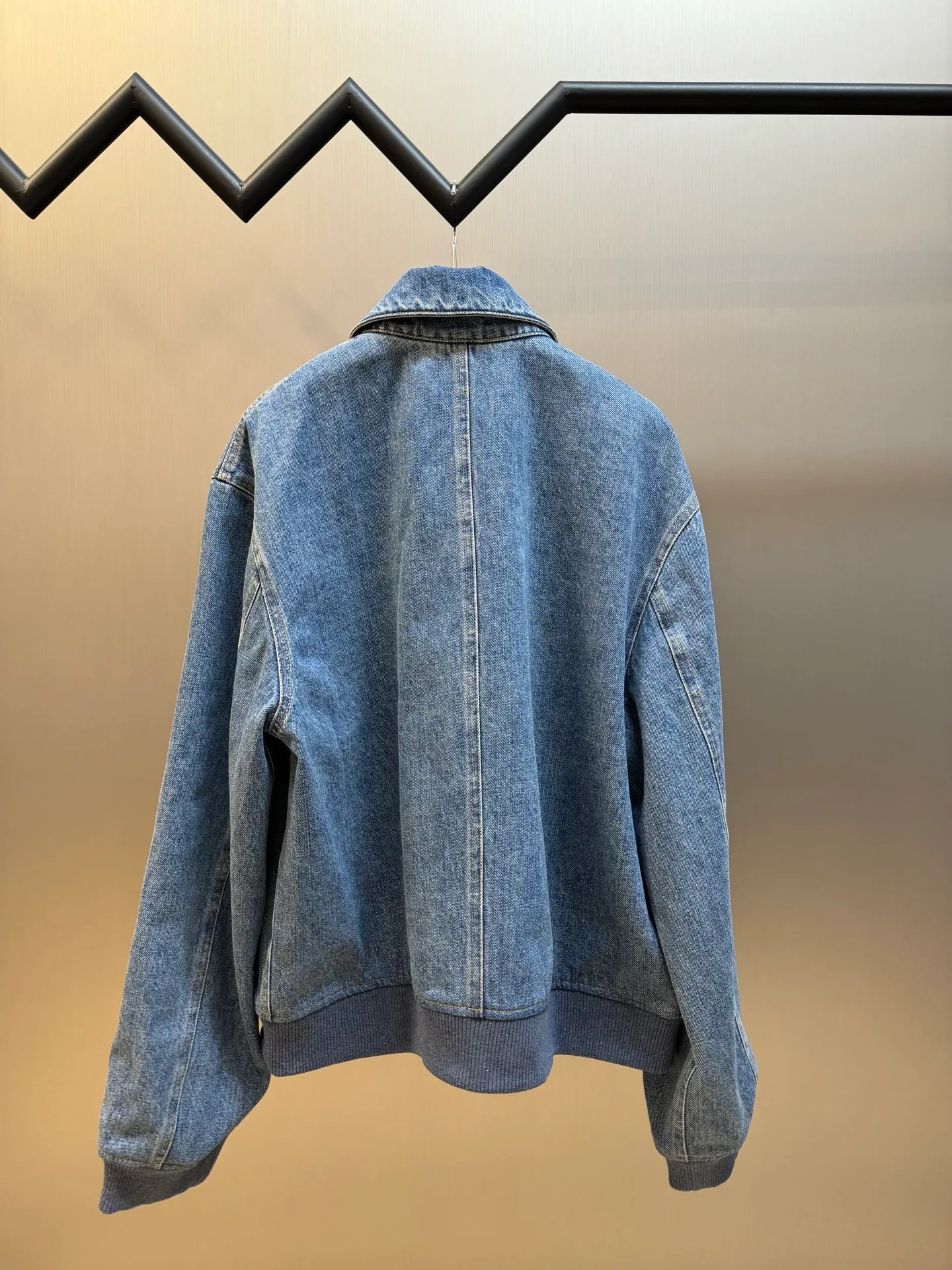 miu miu ， ， ， ， ， 。 ， ， ； Wear-Resistant ， 。 ， 、 、Breathable 。 ， ， 。 ， ， 、 、 。 ， 。 ， ， ， ， ， 、 。 ， 。 ， 。 ， 、oversized ， 、 。 size：38.40.42.44