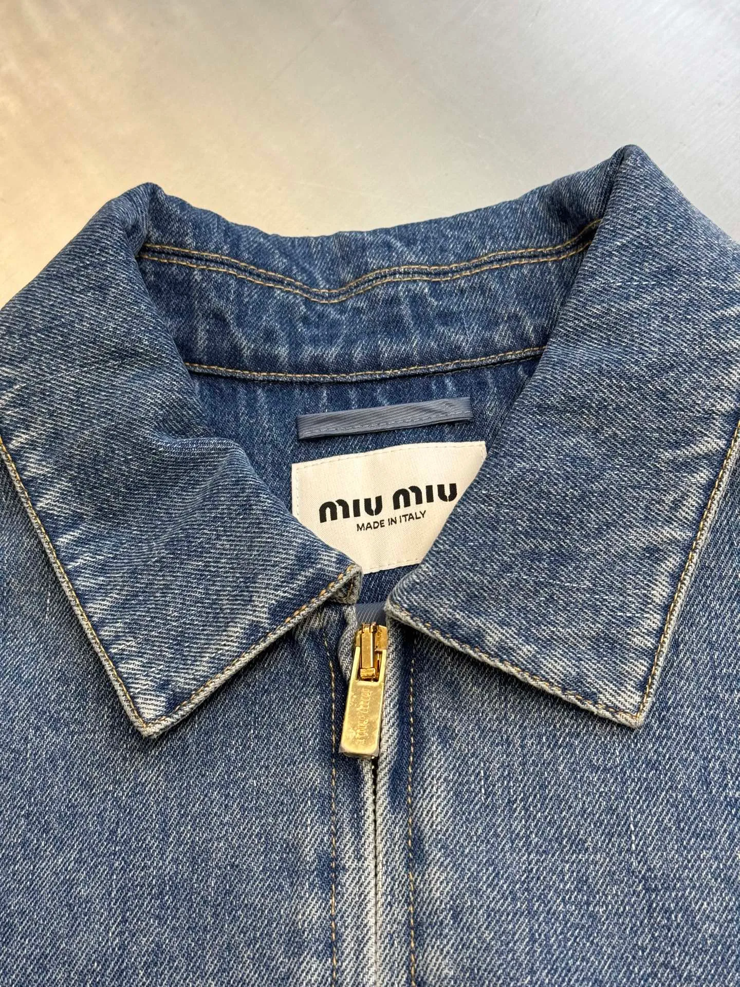 miu miu ， ， ， ， ， 。 ， ， ； Wear-Resistant ， 。 ， 、 、Breathable 。 ， ， 。 ， ， 、 、 。 ， 。 ， ， ， ， ， 、 。 ， 。 ， 。 ， 、oversized ， 、 。 size：38.40.42.44