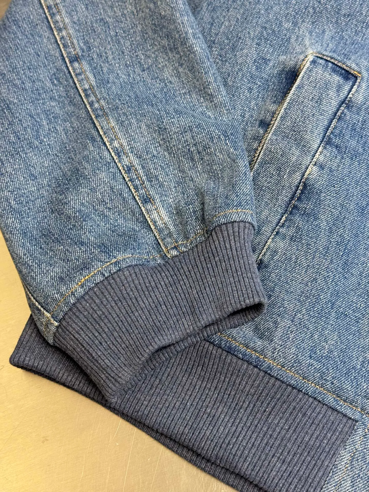 miu miu ， ， ， ， ， 。 ， ， ； Wear-Resistant ， 。 ， 、 、Breathable 。 ， ， 。 ， ， 、 、 。 ， 。 ， ， ， ， ， 、 。 ， 。 ， 。 ， 、oversized ， 、 。 size：38.40.42.44