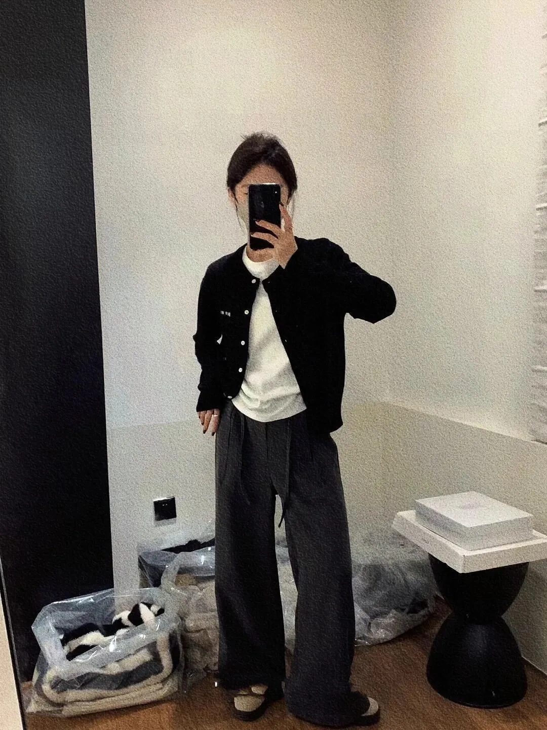 5519 P140 （ ， ）Miu Miu 。Miu Miu ， 。 ， ， ， 。 : ; ; ; ， ， 。 ：Black White Gray miumiu ： 、 、 : + + ， Classic ， ， ： S （ 84 53 32 57） M（ 88 55 33.5 58） L （ 92 57 35 59） 160m ，＜100 S 165cm ，＜120 M 170cm ，＜140 L