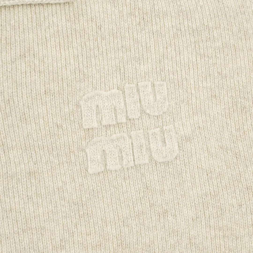 MIU MIU MM 、 ， 。 ， 。 100% ， ， 、 。100% ， Breathable 。 820g， / 。 ， 300-500g 。820g 、 ， ， 。 Same Style Size：S-XL