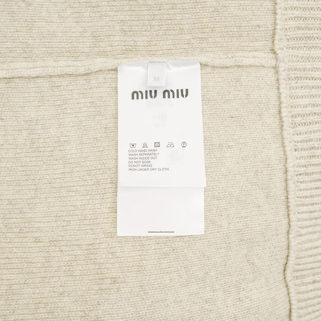 MIU MIU MM 、 ， 。 ， 。 100% ， ， 、 。100% ， Breathable 。 820g， / 。 ， 300-500g 。820g 、 ， ， 。 Same Style Size：S-XL