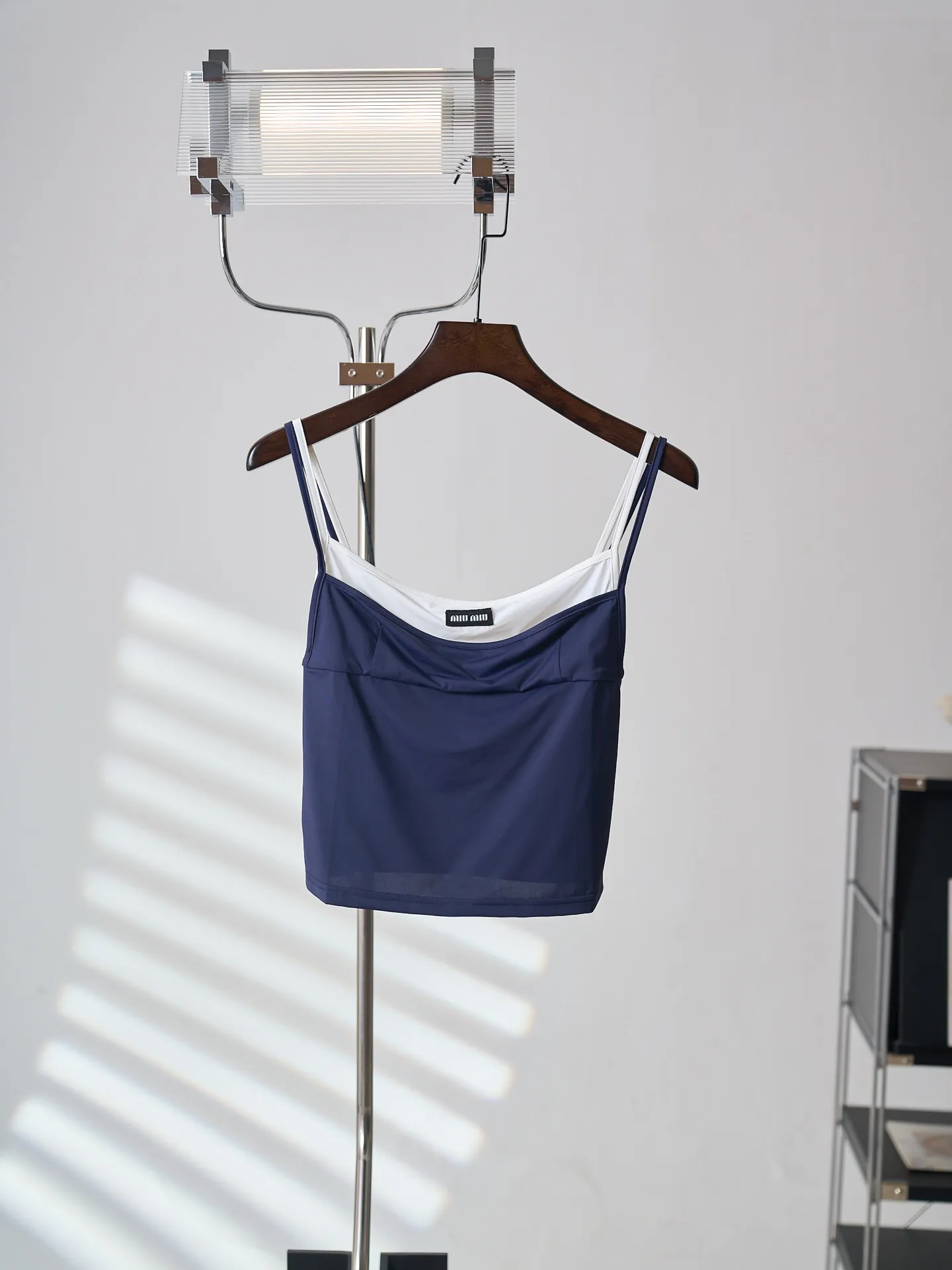 Miu Miu/ 【In Stock】 38 40 42 ， ， 。 Navy Blue ， Retro ， ， ， 。 Miu Miu ， 。 ， U ， ， 。 ， ， 。Navy Blue ， Retro 。 1. ， ， ， ， 。 2. ， ， ， 、