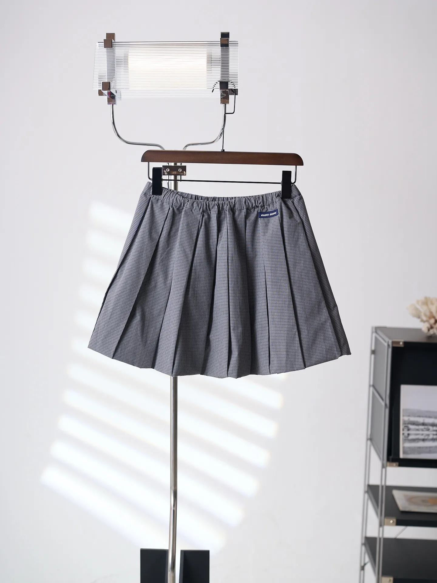 Miu Miu/ 【In Stock】 38 40 42 ， ， 。 ， ， Retro 。 Miu Miu ， 。 Classic Vichy ， ， ； ， A 。Versatile ， Retro 。 1. “Miu Miu ” 、 。 2. ， ， ， ， 、 ， 。 3.