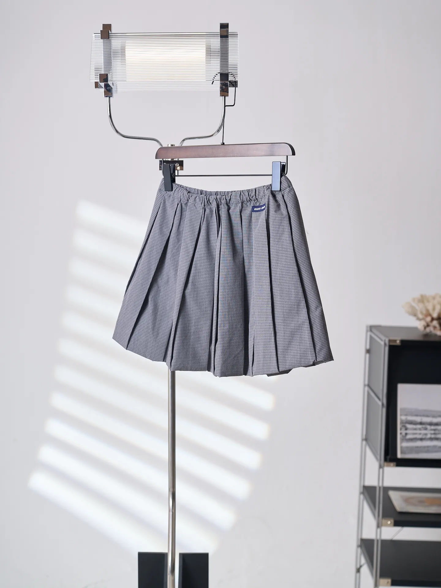 Miu Miu/ 【In Stock】 38 40 42 ， ， 。 ， ， Retro 。 Miu Miu ， 。 Classic Vichy ， ， ； ， A 。Versatile ， Retro 。 1. “Miu Miu ” 、 。 2. ， ， ， ， 、 ， 。 3.