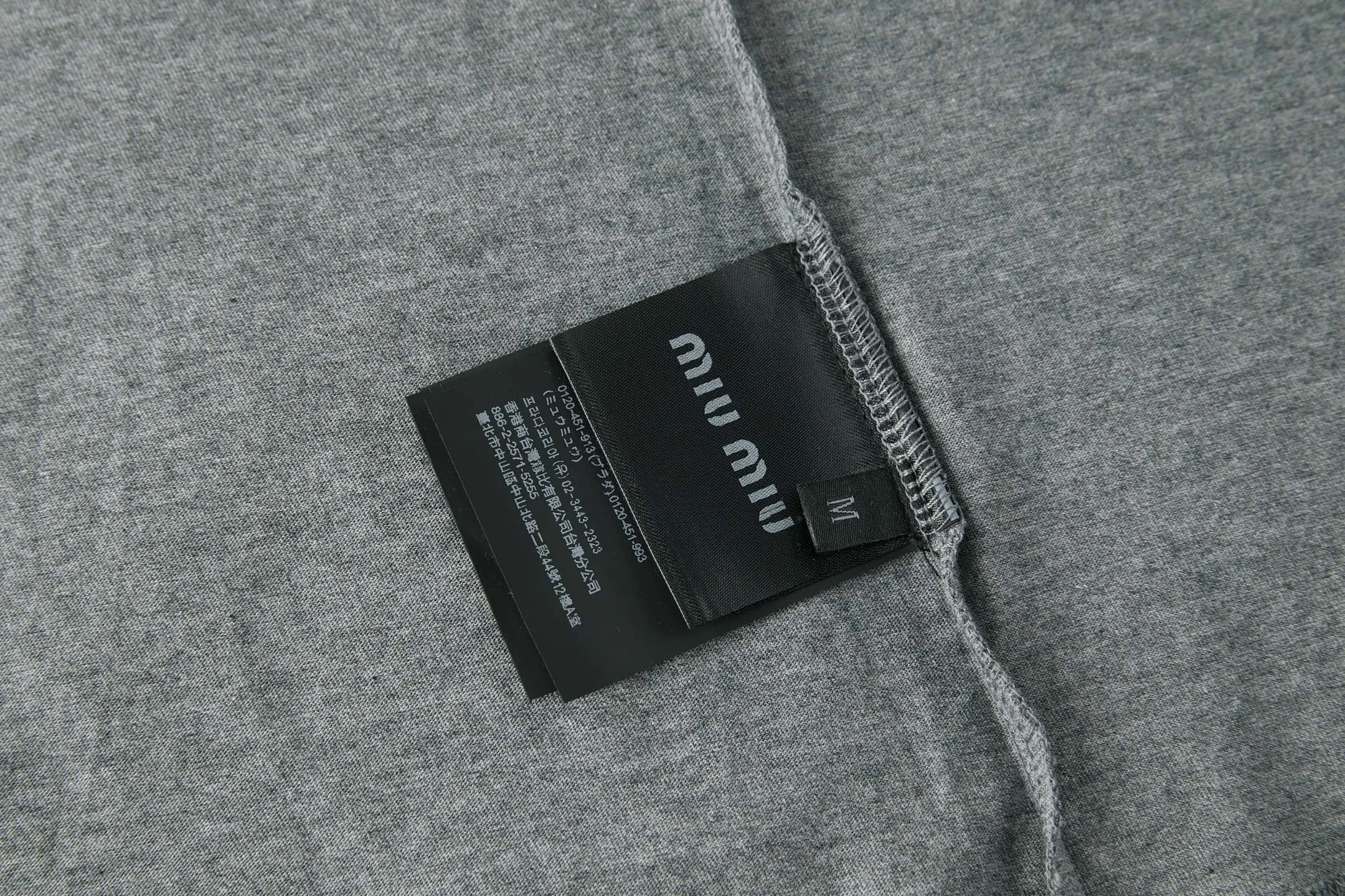 2 Miu Miu ： 20 ，100% 。 ： 1*1 。 ： ， ， 。 . . . . . . . ： 1：1 ： 1：1 Size：S-M-L-XL ： ：86620