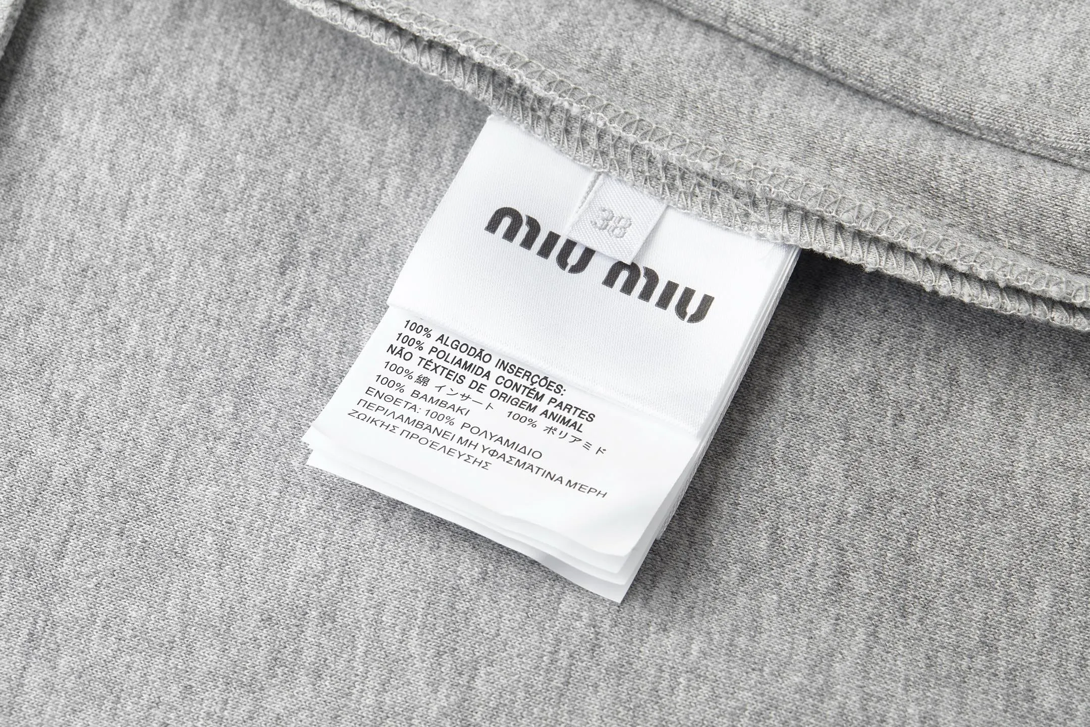 Miu Miu 26FW （Gray） 380 260 ， 700 ， 2 ， ， 。 2*2 ， 。 5 ， Gold， Miu Miu logo。 Cowhide Leather ， 1：1 。 Versatile 。 。 ， ， ， Same Style ， ， ， ， Same Style。 Size:36-38-40-42