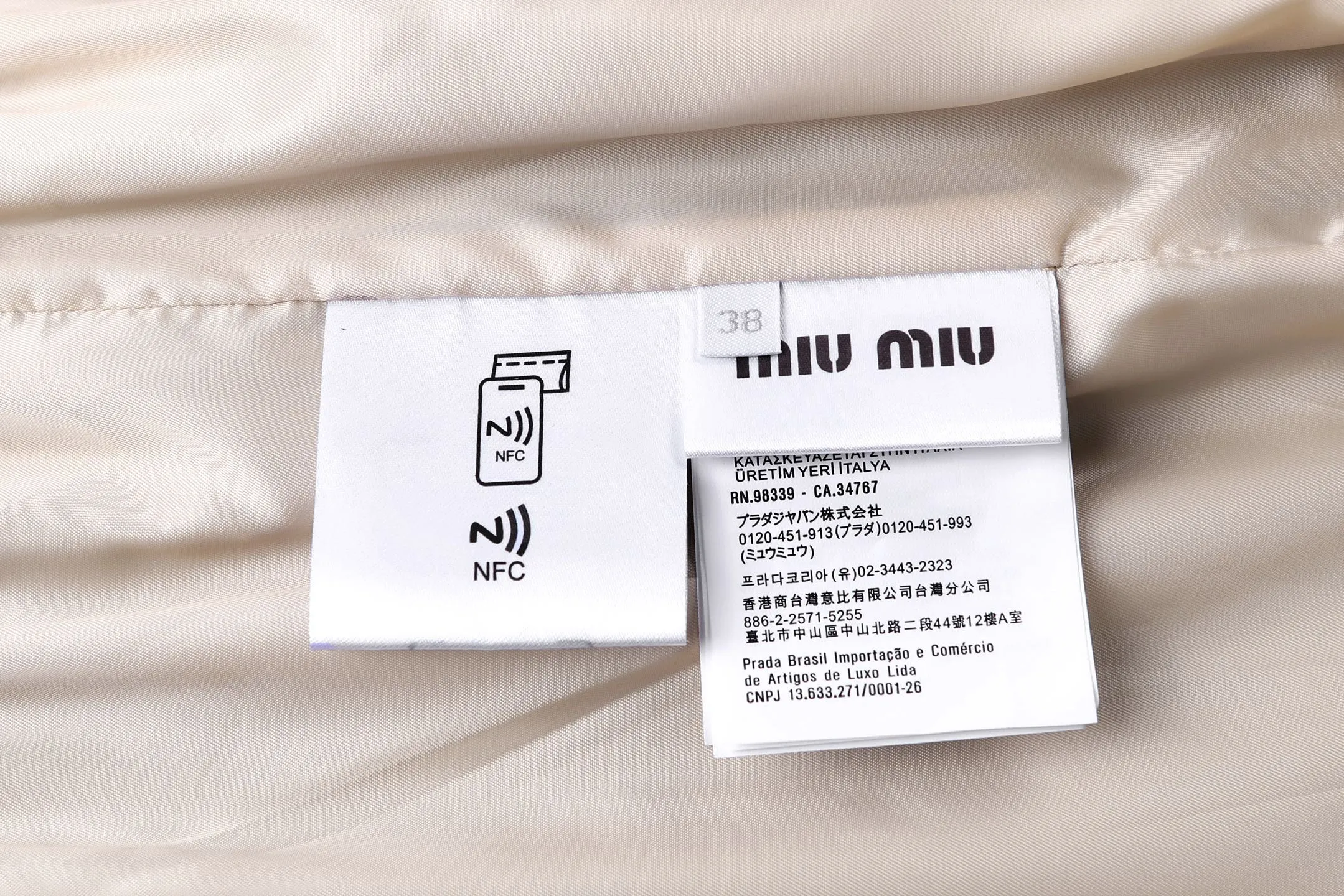 Miu Miu 24,900 ， ， ， Retro 。 ， 。 MIU MIU ， 。 1：1 ， ， 。 ， 。 ， 。 ， ， 。 ， ， 。 Size:36-38-40-42